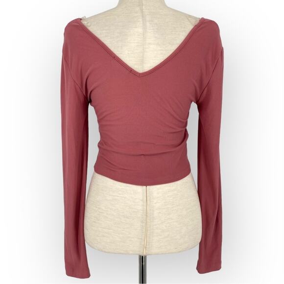 FEATHERS V Neck Long Sleeve Crop Top Mauve Pink Size Small Casual Stretch - Picture 3 of 5